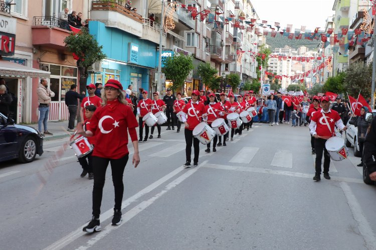 Bursa Gemlik'te 'Körfez Halk Bandosu' renk kattı -