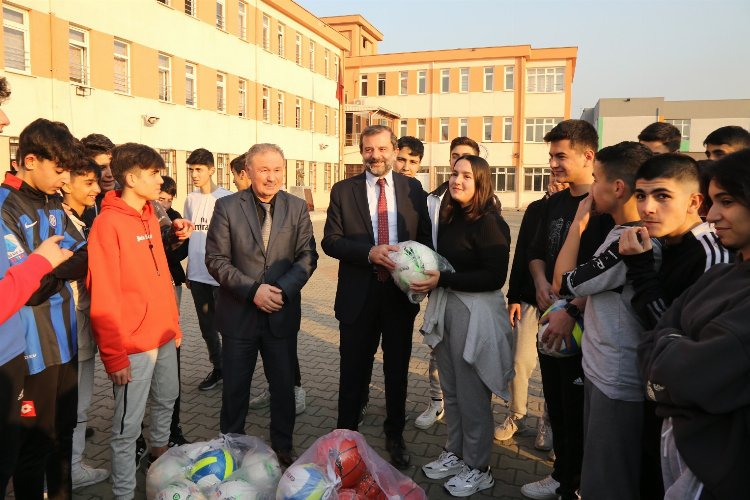 Bursa Gürsu'da Başkan Işık 'top'lu isteği kırmadı -