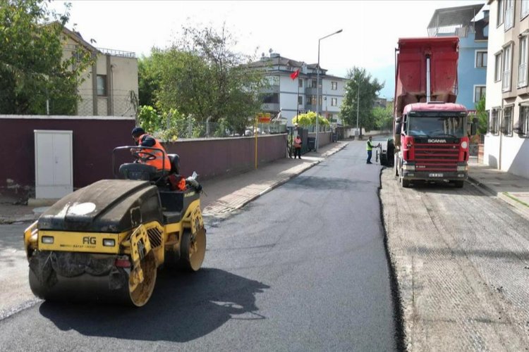 Bursa İnegöl'de asfaltlamaHamidiye'de sürüyor -