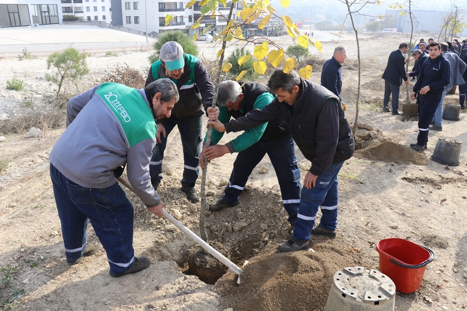 Bursa KAYAPA OSB’ye 1000 adet fidan dikimi -