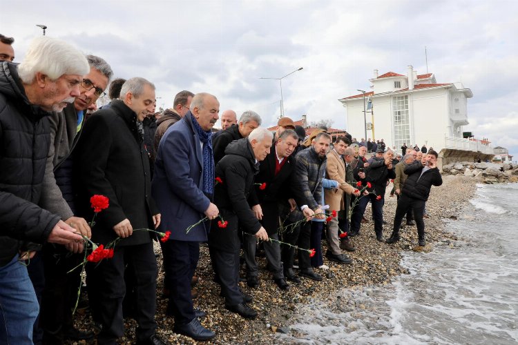 Bursa Mudanya'da mübadiller anısına denize karanfil -