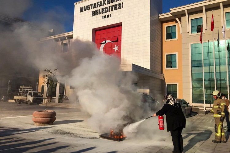 Bursa Mustafakemalpaşa'da personeline yangın tatbikatı