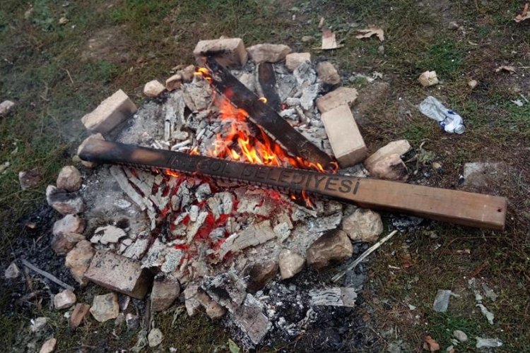 Bursa İnegöl'de Yeniceköy Mahallesi'ndeki parkı yaktılar 