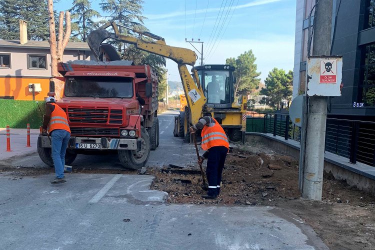 Bursa Osmangazi’de bozulan yollara bakım