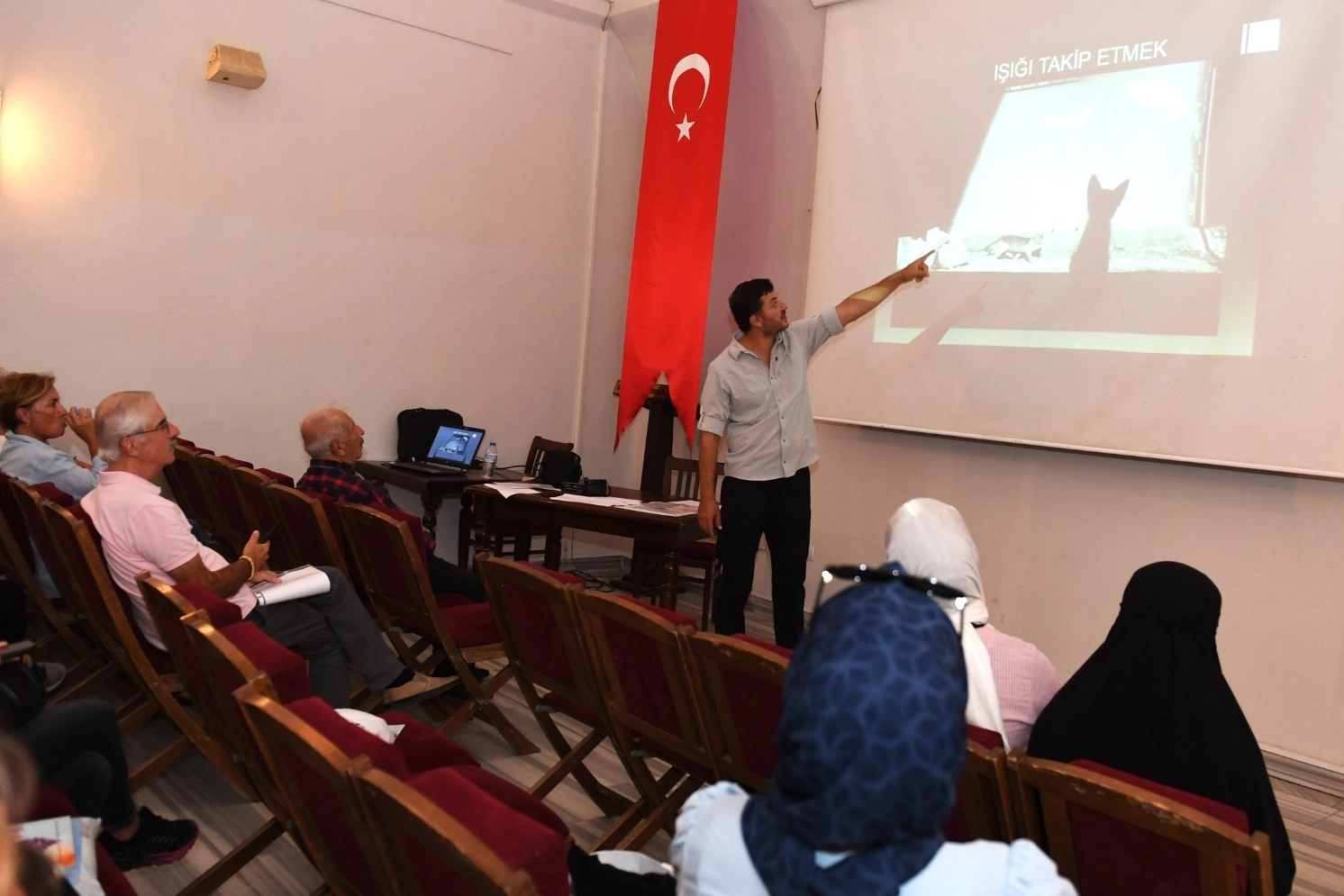 Bursa Osmangazi'de fotoğraf tutkunları 'Mobil Fotoğrafçılık' öğreniyor -