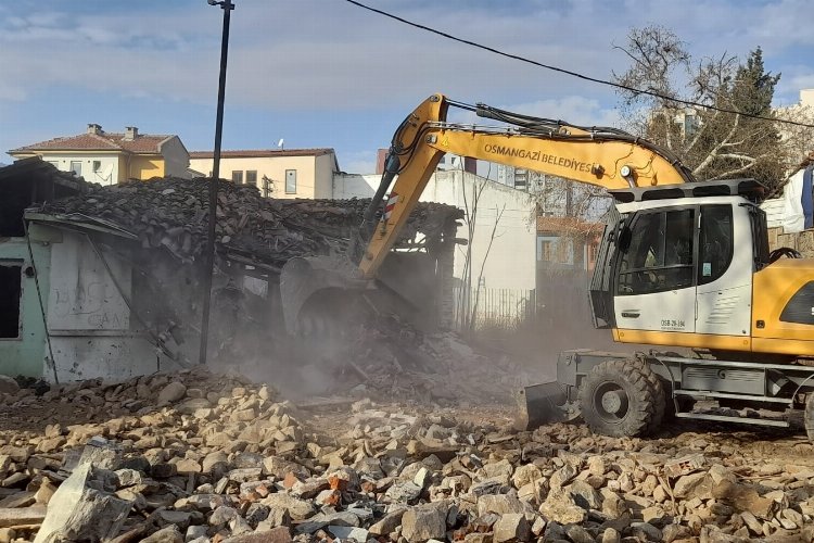 Bursa Osmangazi'de tarihi bölge metruklardan temizlendi -