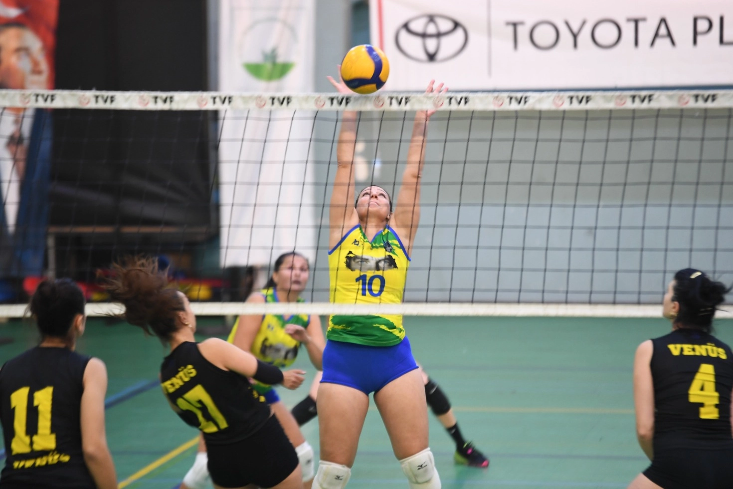 Bursa Osmangazi'de Türkiye Veteran Voleybol Turnuvası başladı -