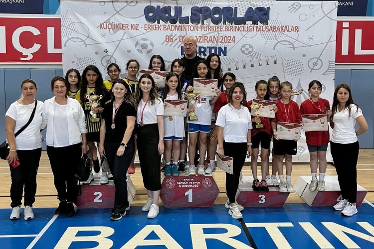 Bursa Osmangazili badmintonculardan Türkiye şampiyonluğu -