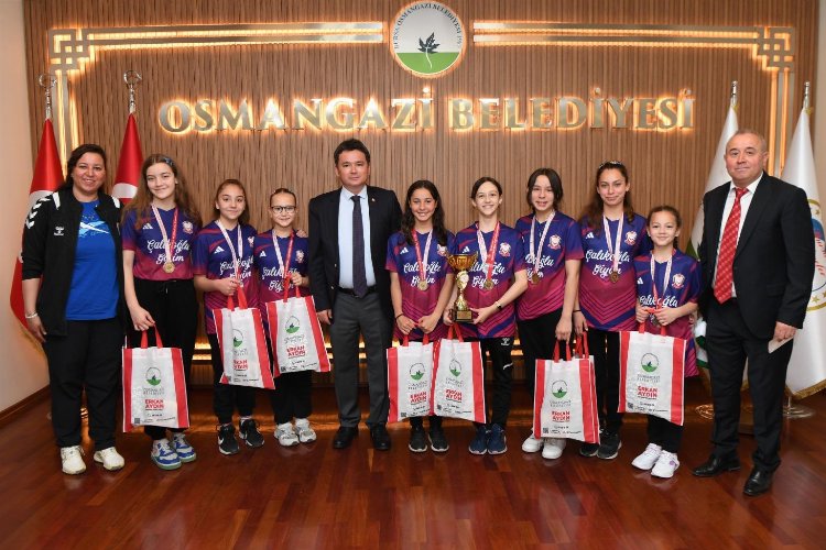 Bursa Osmangazili şampiyonlardan Başkan Aydın’a ziyaret -