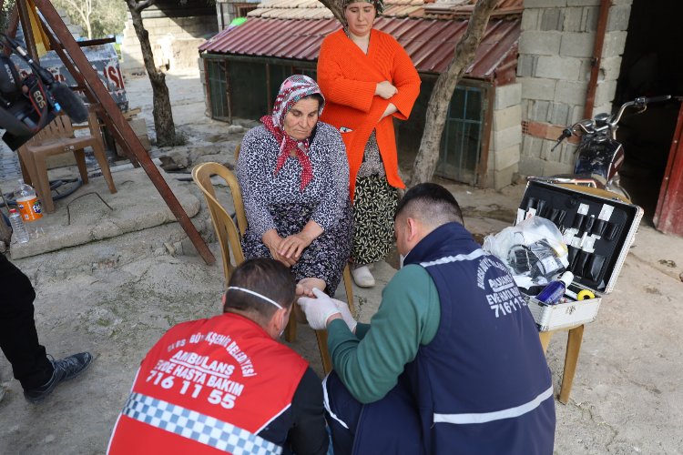 Bursa sağlık hizmetlerini depremzedelerin ayağına götürüyor -