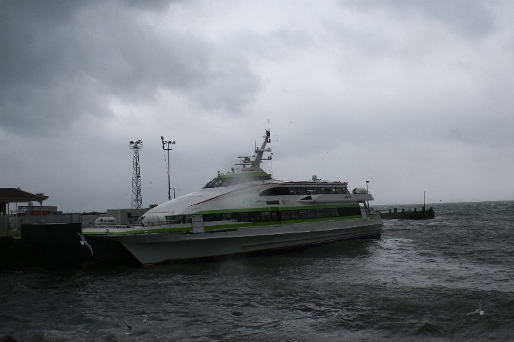 Bursa ve İstanbul'da deniz ulaşımına hava engeli -