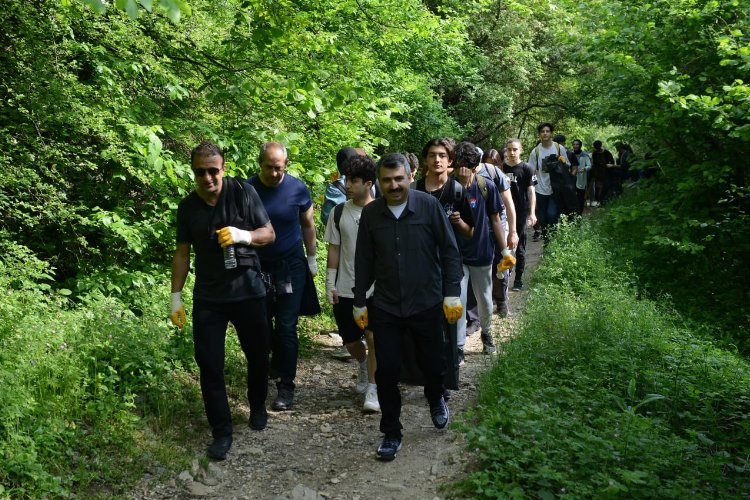 Bursa Yıldırım'da gençlerle doğa yürüyüşü -