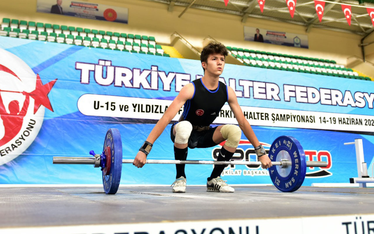 Bursa Yıldırım’da halter rüzgârı