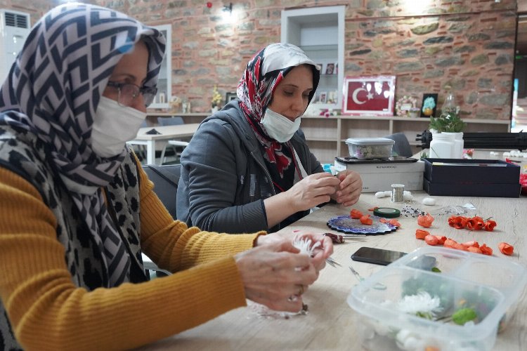 Bursa Yıldırım'da kadınlar YIL-MEK ile meslek öğreniyor -