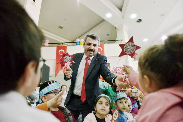 Bursa Yıldırım'da çocuklar doyasıya eğlendi -