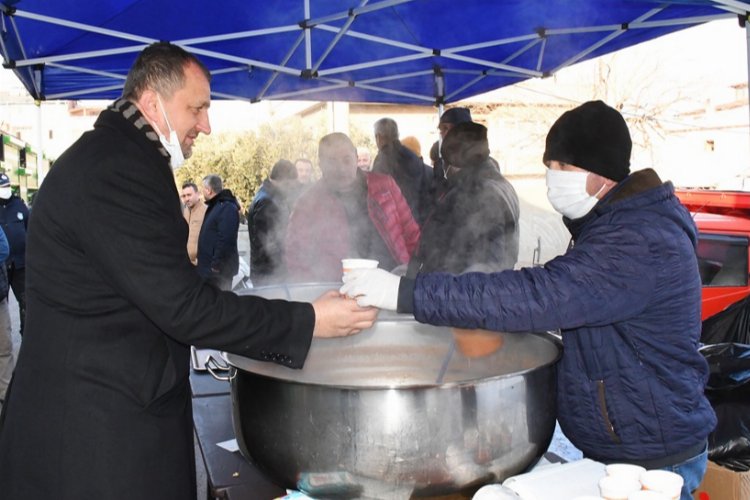 Bursa İznik'te pazar esnafının içini ısıttı -