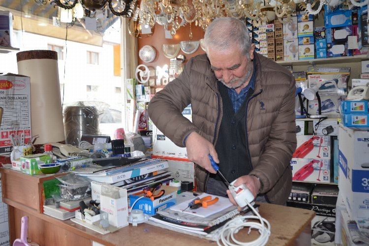 Bursa İznik'te yarım asırlık elektrik ustası -