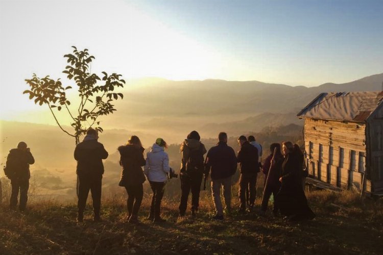 Bursalı fotoğrafçılar hem geziyor, hem çekiyor -