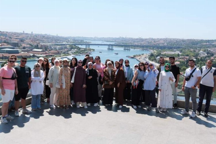 Bursalı genç seyyahlar farklı şehirlerde -