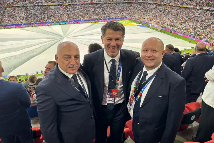 Büyükekşi, EURO 2024 açılışı öncesi FIFA ve UEFA başkanları ile buluştu -