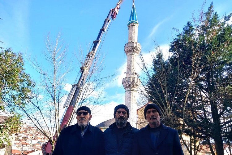 Büyükşehir, Elmalık Camii’nin minare külahını yeniledi -