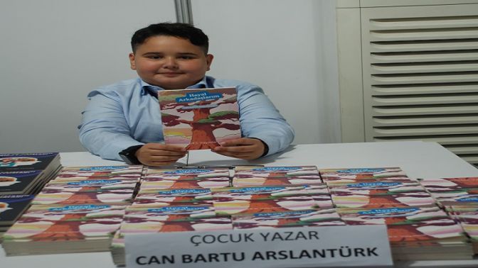 Can Bartu’nun İmza Törenine Yoğun İlgi