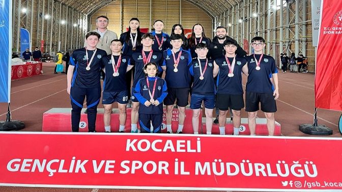 Çayırova Belediyesi’ne atletizmde 19 madalya