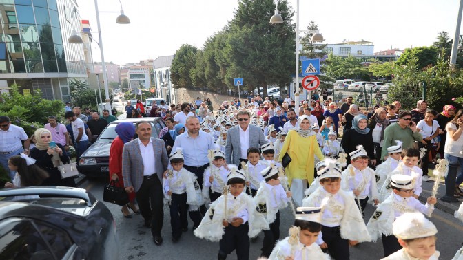 ÇAYIROVA’DA COŞKULU SÜNNET