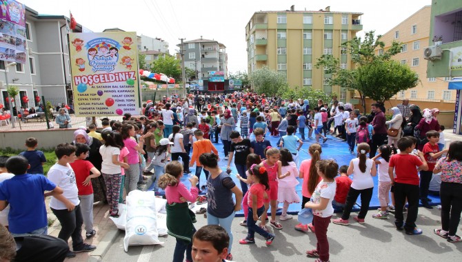 ÇAYIROVA’DA SOKAK OYUNLARI ŞENLİĞİ BAŞLADI