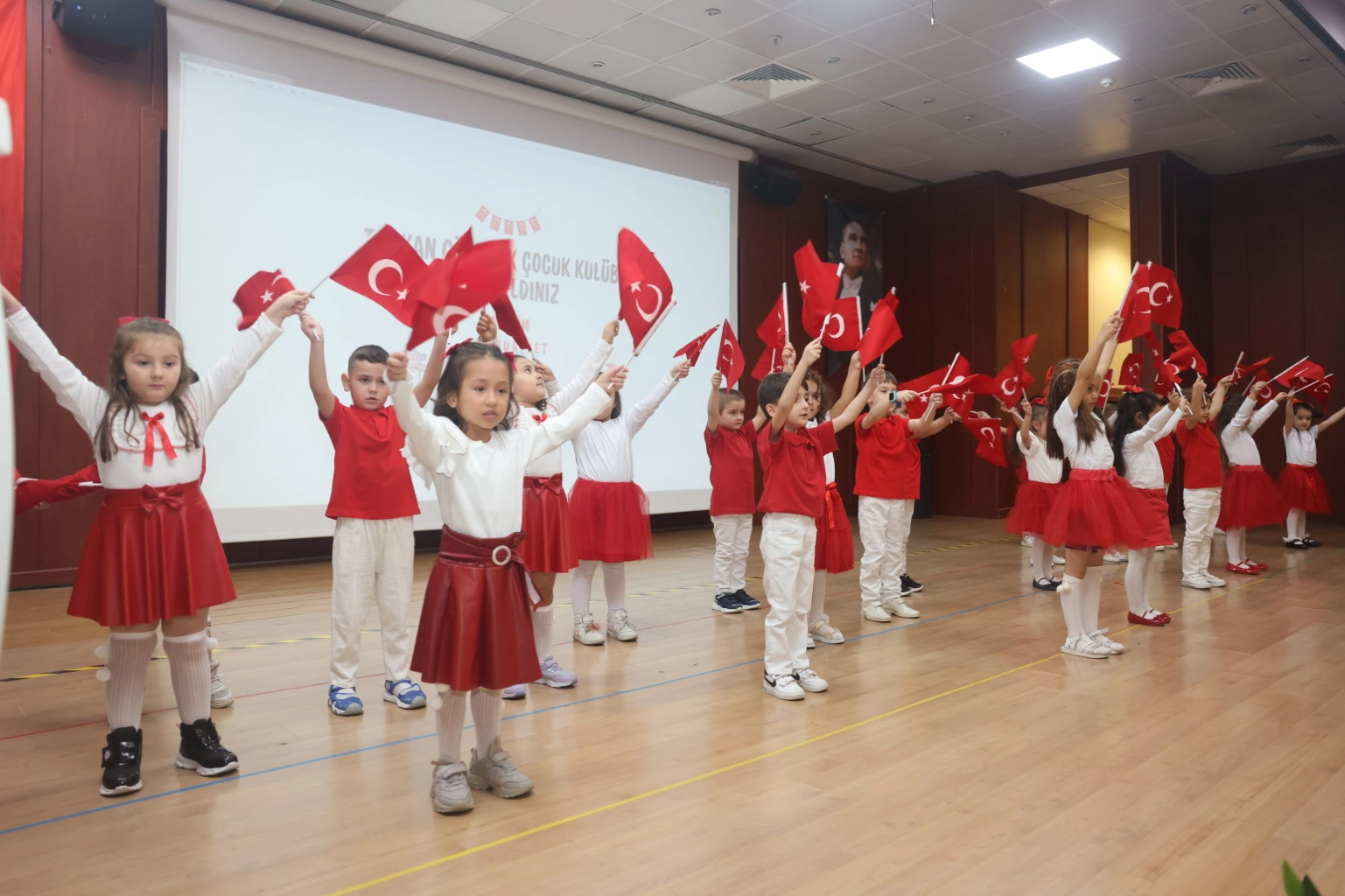 Çayırova Çocuk Kulüpleri’nde Cumhuriyet coşkusu -