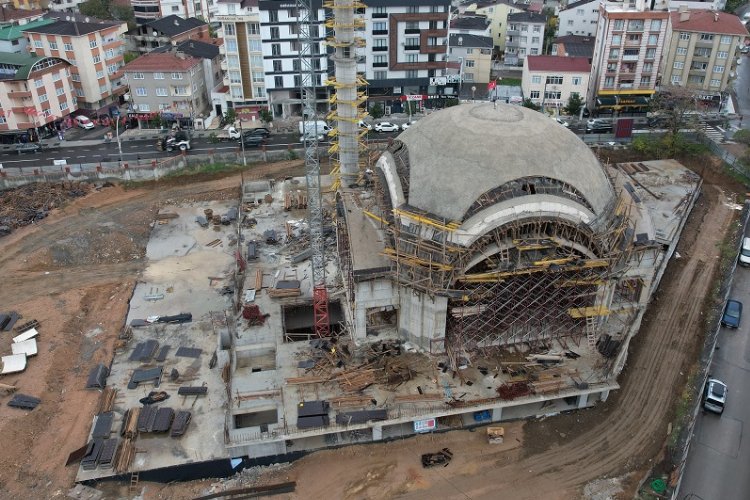 Çayırova'da kent meydanında çalışmalar sürüyor -