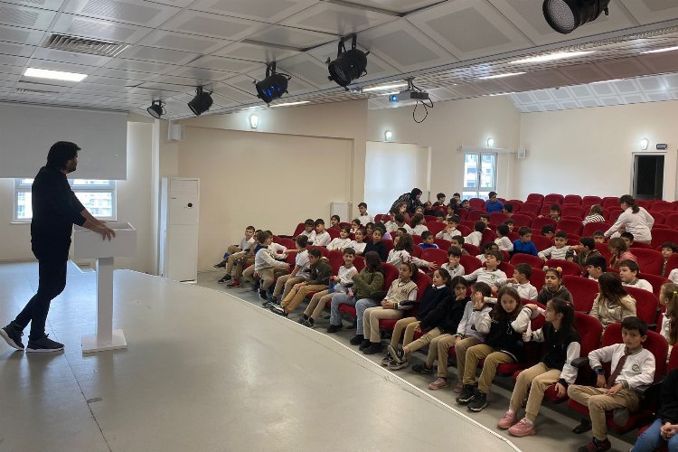 Çayırova'da miniklere sokak hayvanları semineri -