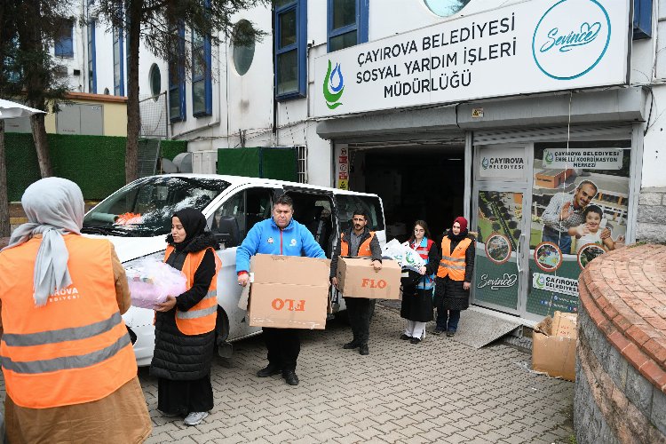 Çayırova'ya gelen depremzedelere yardım -