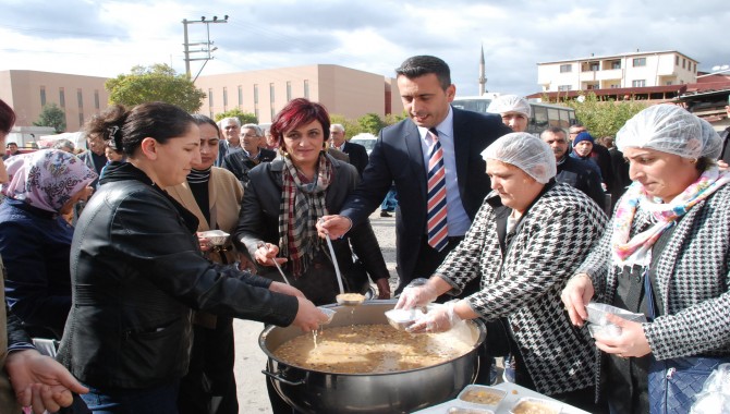 CHP DARICA AŞURE DAĞITTI