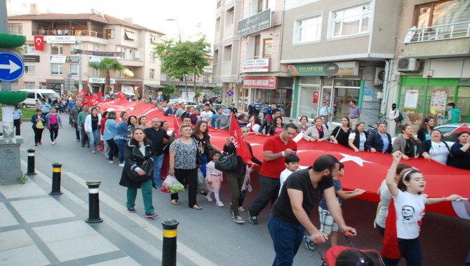 CHP GENÇLİK ŞÖLENİ DARICAYI AYAĞA KALDIRDI