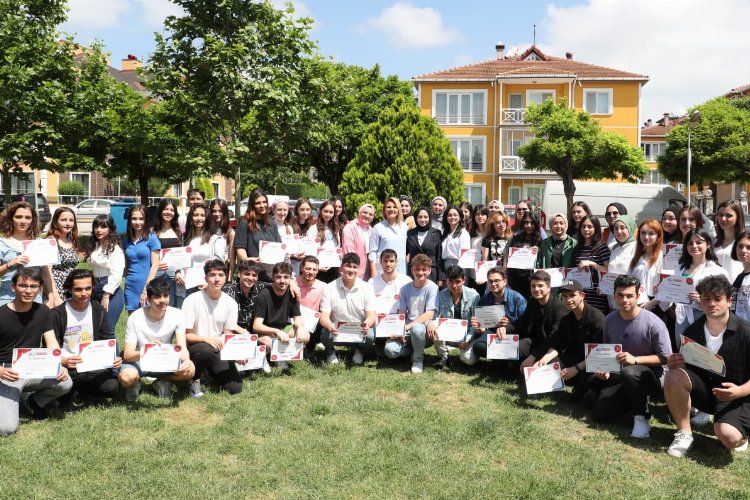 Çınar Akademi ilk mezunlarını verdi -