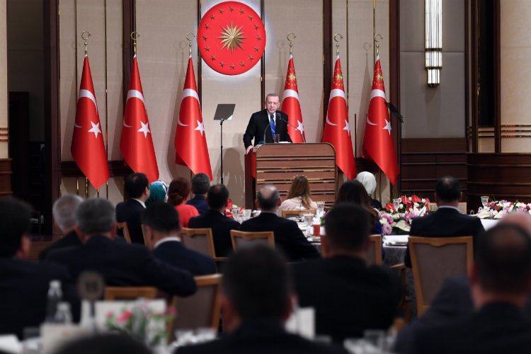 Cumhurbaşkanı Erdoğan ara tatil öncesinde eğitimcilerle iftarda buluştu -