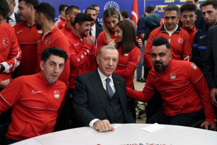 Cumhurbaşkanı Erdoğan sporun yıldızlarıyla buluştu -