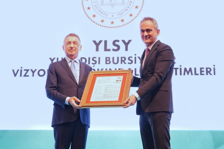 Cumhurbaşkanı Yardımcısı Fuat Oktay, YLSY bursiyerleriyle buluştu -