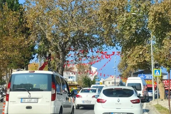 Cumhuriyet coşkusunu Mudanya'da trafik yoğunluğu oluşturdu -