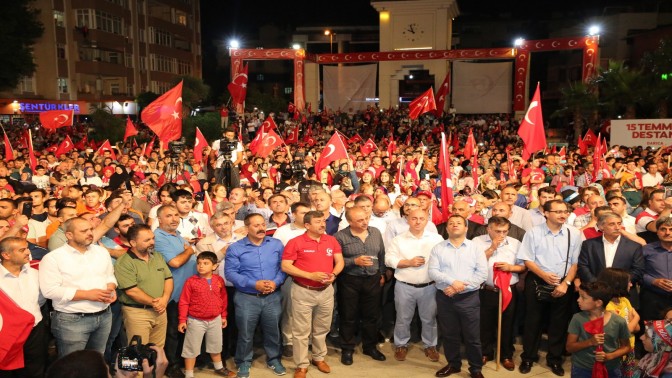 DARICA’DA DEMOKRASİ NÖBETİ