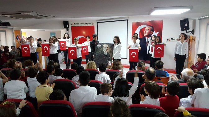 DARICA FİNAL OKULLARI ATATÜRK‘Ü SAYGI VE ÖZLEMLE ANDI.