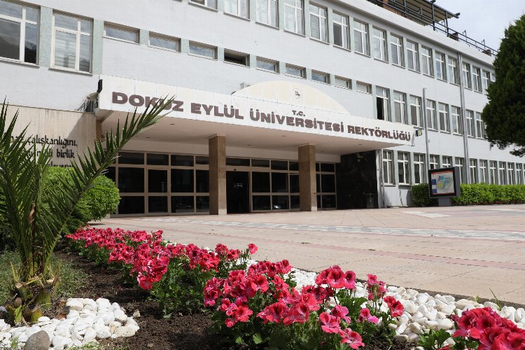 DEÜ 11 kategoride ilk 500'de -