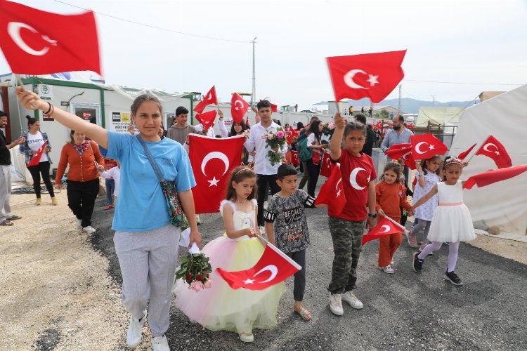 Defne çadır kenti 23 Nisan neşesi sardı -