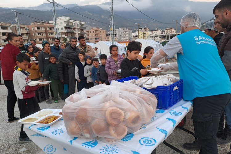 Deprem bölgesinde oruçlar Sakarya'nın kardeşlik sofrasında açılıyor -