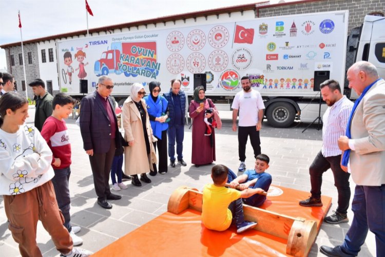 Deprem çocukları Diyarbakır'da Bayram Şenliği’nde eğlendi -