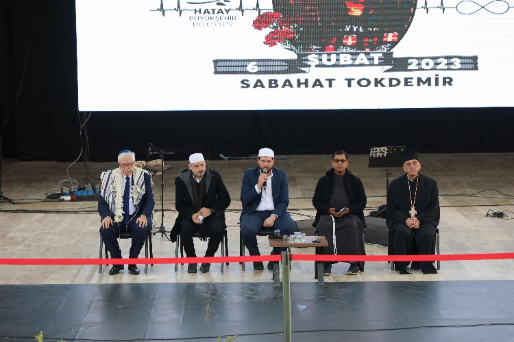 Deprem şehitleri ortak dualarla anıldı -