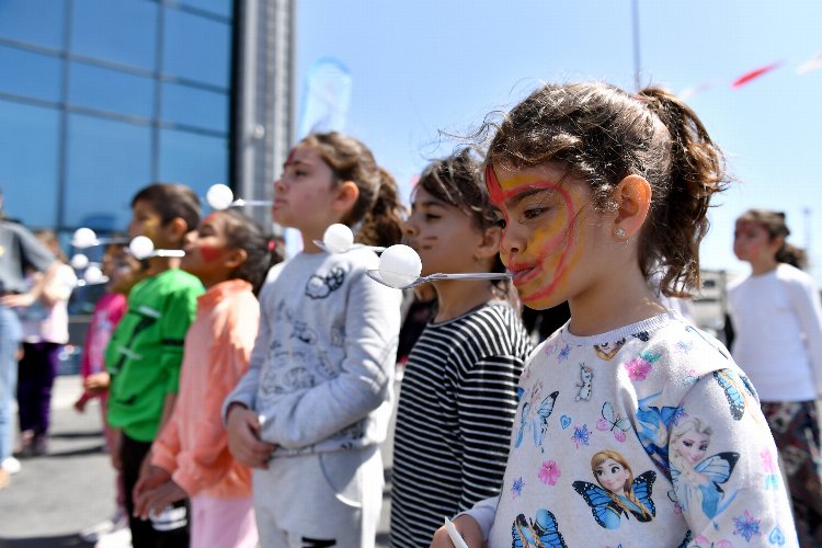 Depremzede çocuklar etkinliklerle eğleniyor -