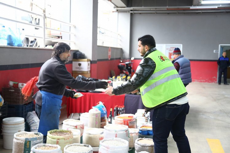 Derince'de pazar esnafına sıcak sabah çorbası -