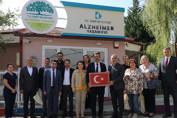 DEVA Partisi Kocaeli'de Alzheimer Yaşam Evi’ni gezdi -